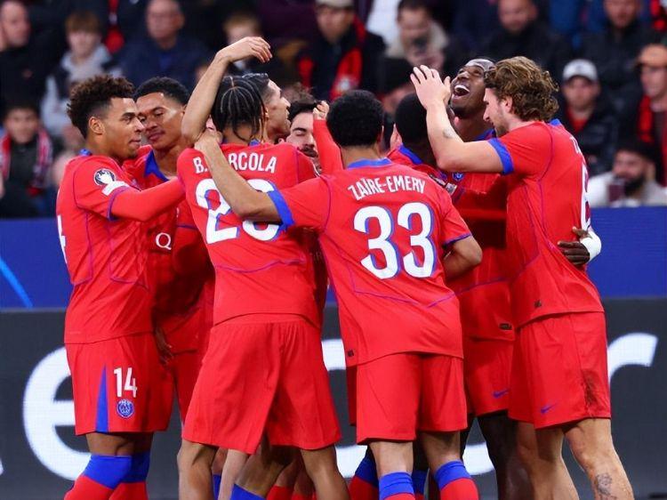 72！大巴黎全员皆兵，爆锤德甲冠军，力压国米阿森纳，登顶榜首