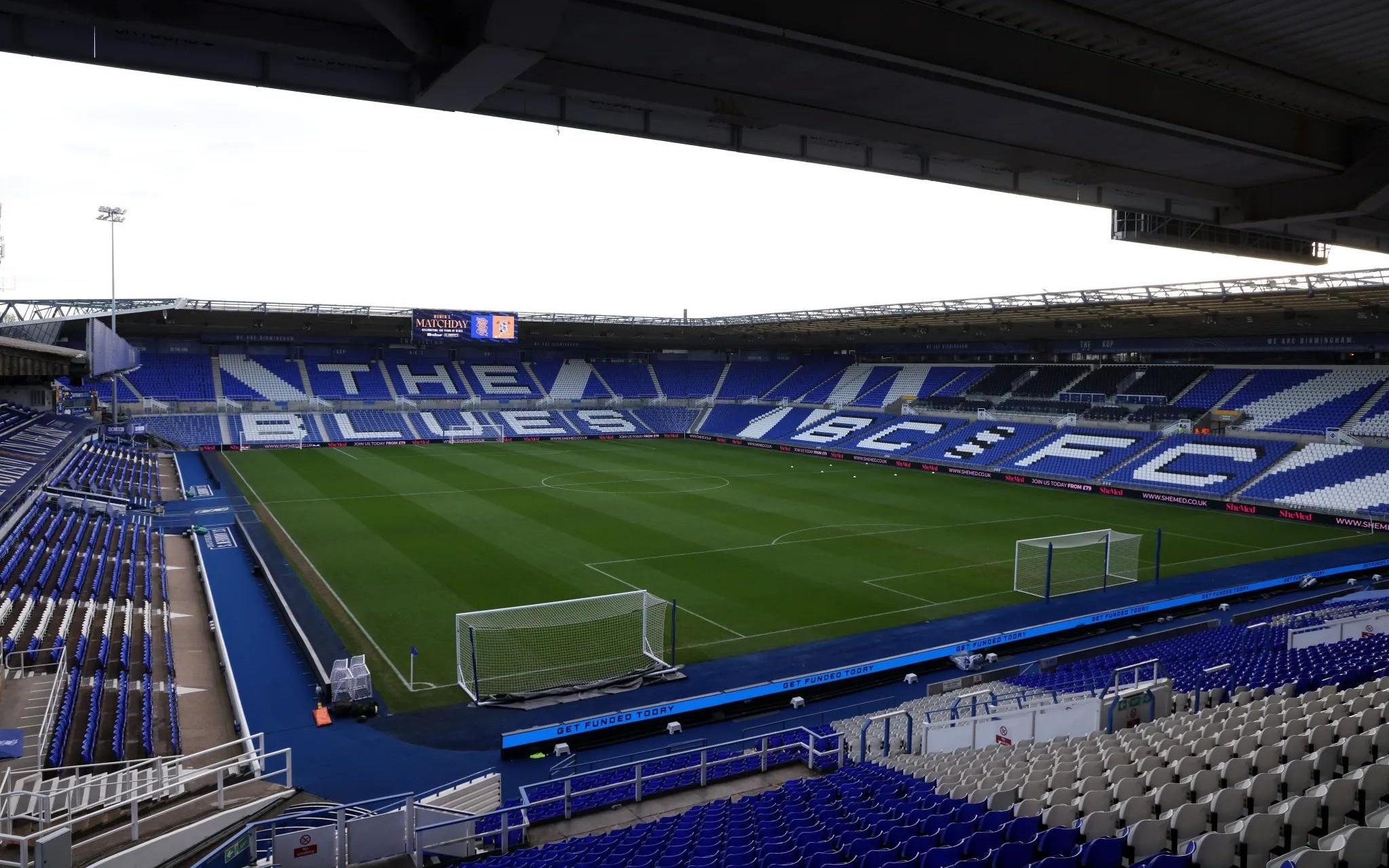 听心理学家的话，伯明翰准备在客场把更衣室装饰成主场的样子