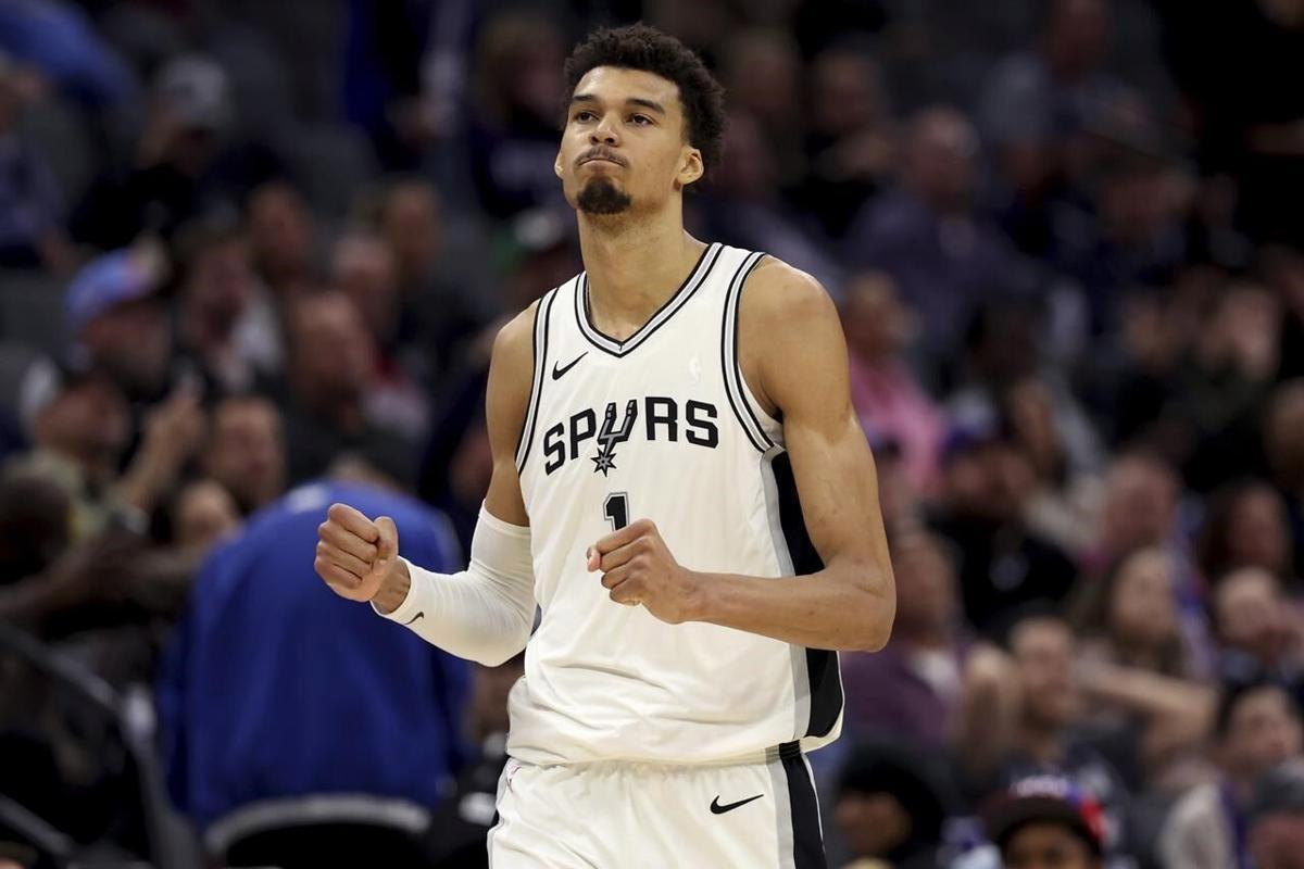 文班亚马38+12+5+5盖帽+6记3分创NB