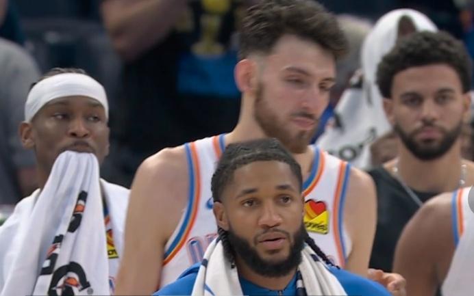 杀疯了！37分三杀雷霆！马刺打得就是精