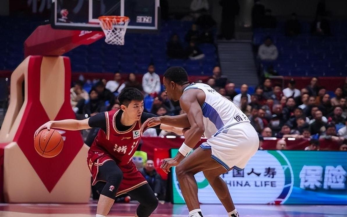 CBA劲旅换帅后，状态开始回暖，18分大