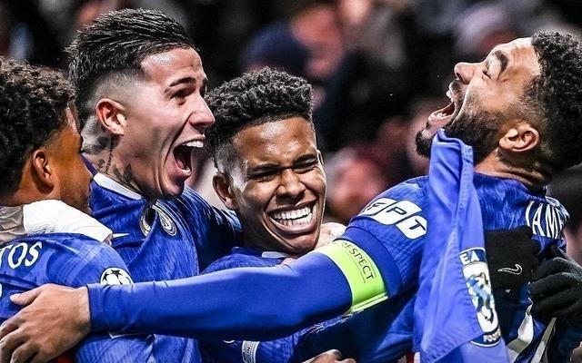 欧冠30！切尔西大胜10人巴萨！18岁巴西天才闪耀，蓝军3球被吹