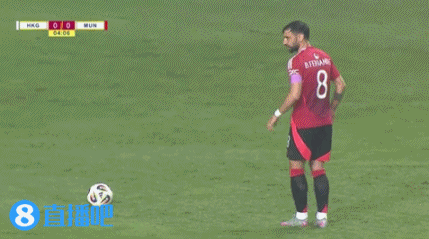 进球无效！B费定位球开出，卡塞米罗头球入网可惜越位在先