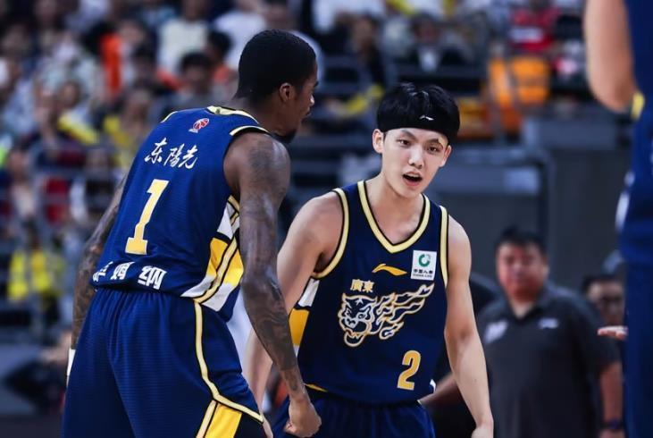 CBA最新排名：首钢广东前2，辽宁第7，宁