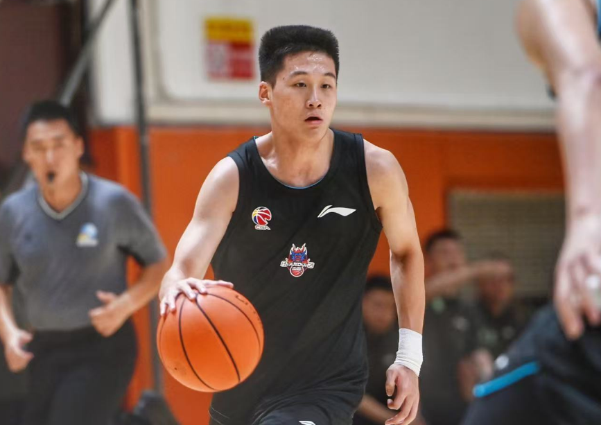 山东男篮动态更新，4名新人获得邱彪