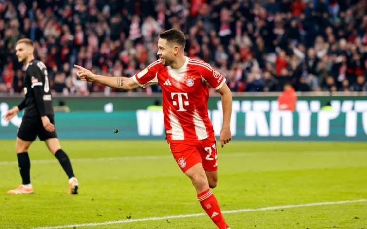 拜仁12场不败开局！补时连入2球，7战圣保利全胜，延续8纪录