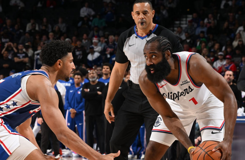 官方公布重大漏判:哈登绝杀三分被犯规没吹快船两次吃亏负76人