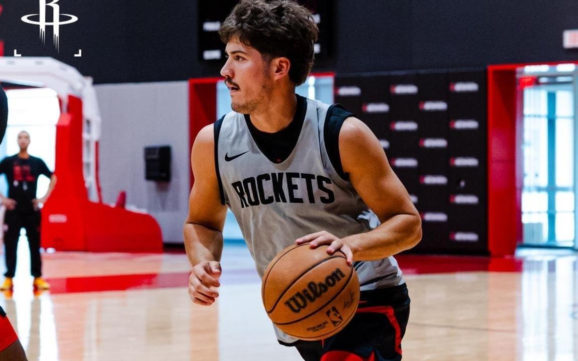 4场得分上双，真实命中率超8成！变NBA史上首人，火箭新射手崛起