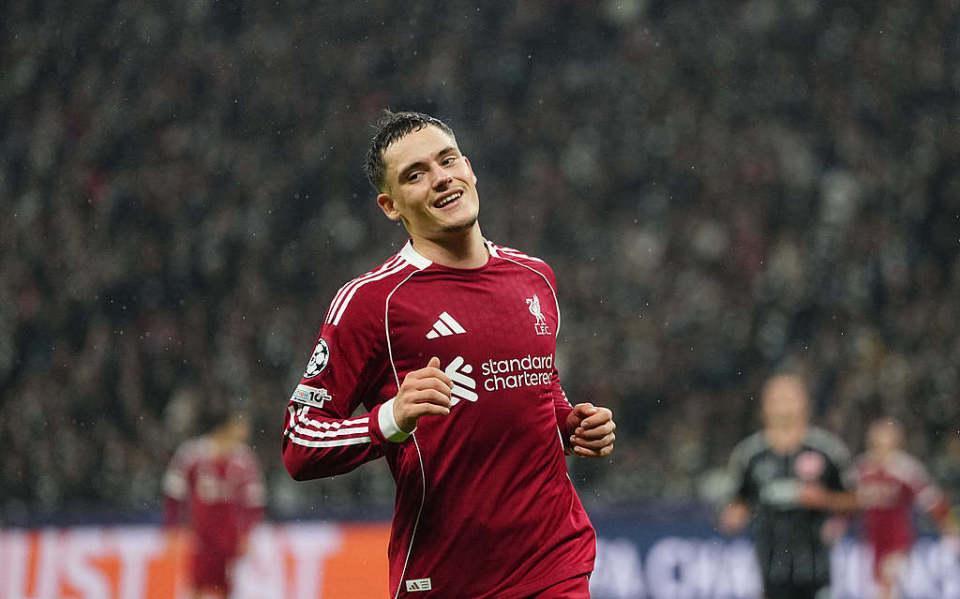 争议利物浦头牌空门不传遭狂批！1.36亿新援首球落空+暴怒摊手