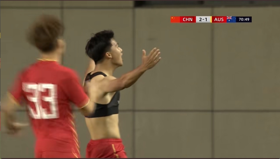 脱衣庆祝！梁仕宇头球接力破门，国少31领先澳大利亚U16