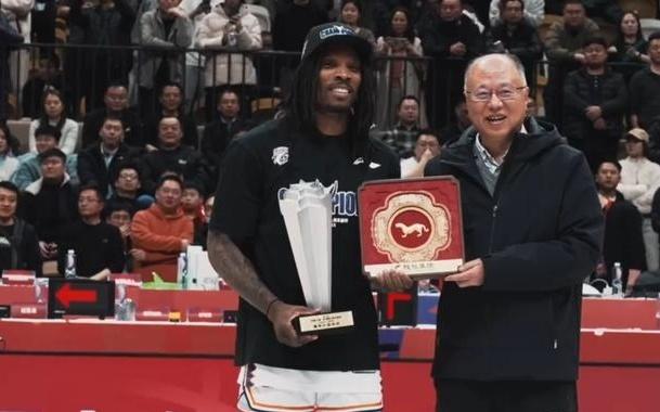 上赛季轰31+10+8率领上海CBA杯夺冠！36岁布莱德索回不来了