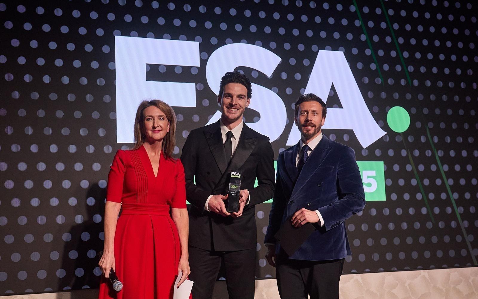 官方：阿森纳中场赖斯荣获FSA年度最