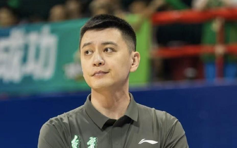 杨鸣：外界的质疑和贬低一直伴随球队