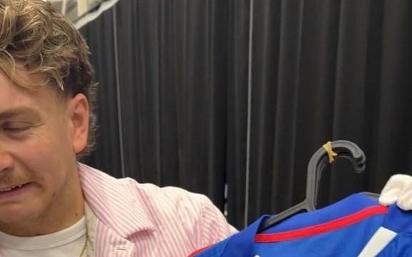 太阳报走访出售原味球衣公司的仓库