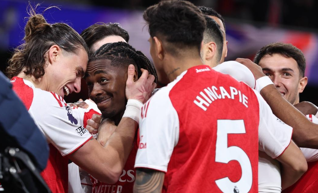 英超领头羊狂飙：甩开曼城7分，27岁天