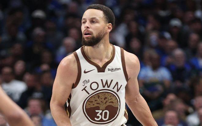 勇士8人上双仍无缘逆转:库里受伤成隐患追梦破80000分+800三分