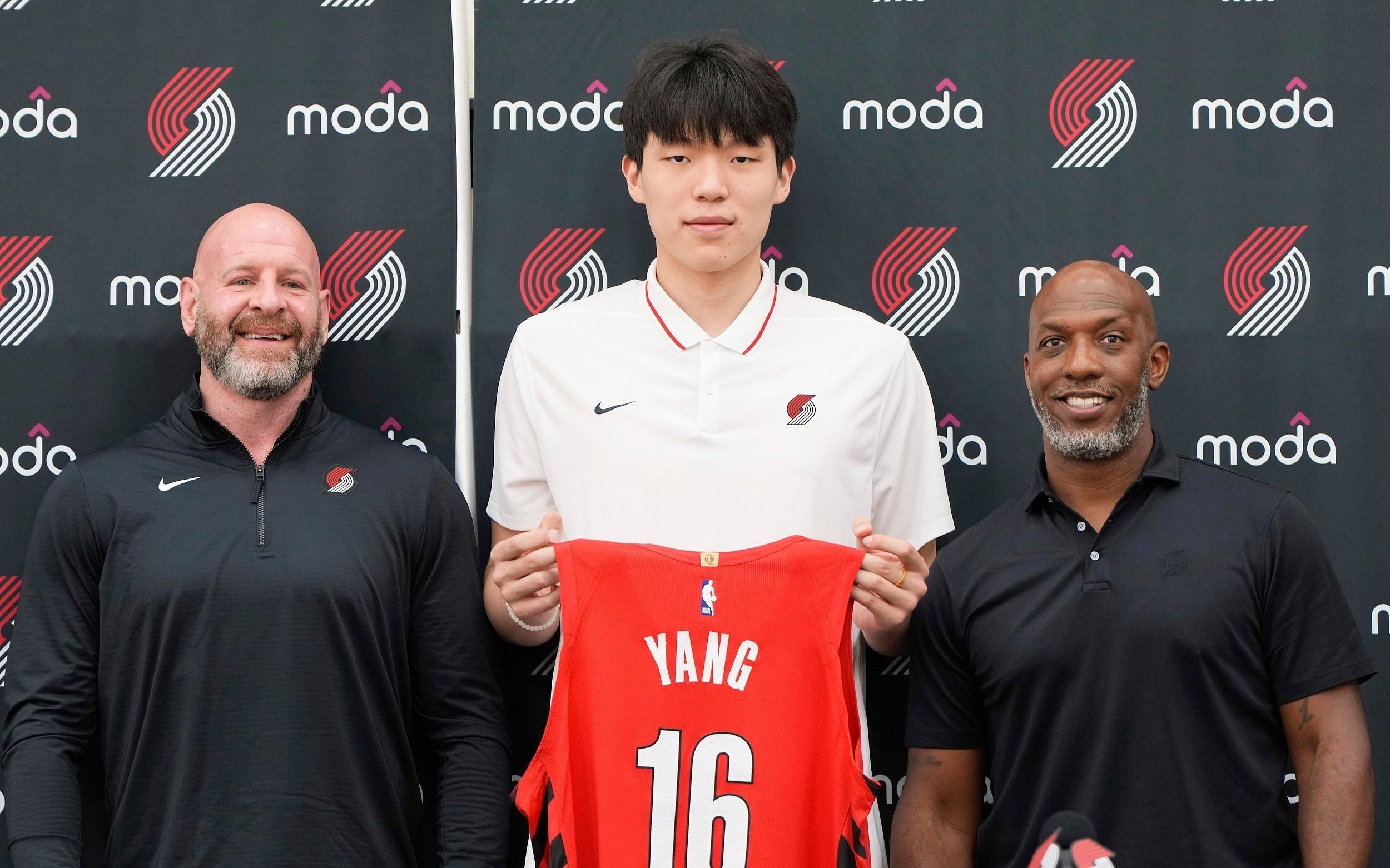 比卢普斯：杨瀚森在进攻端没问题，防守