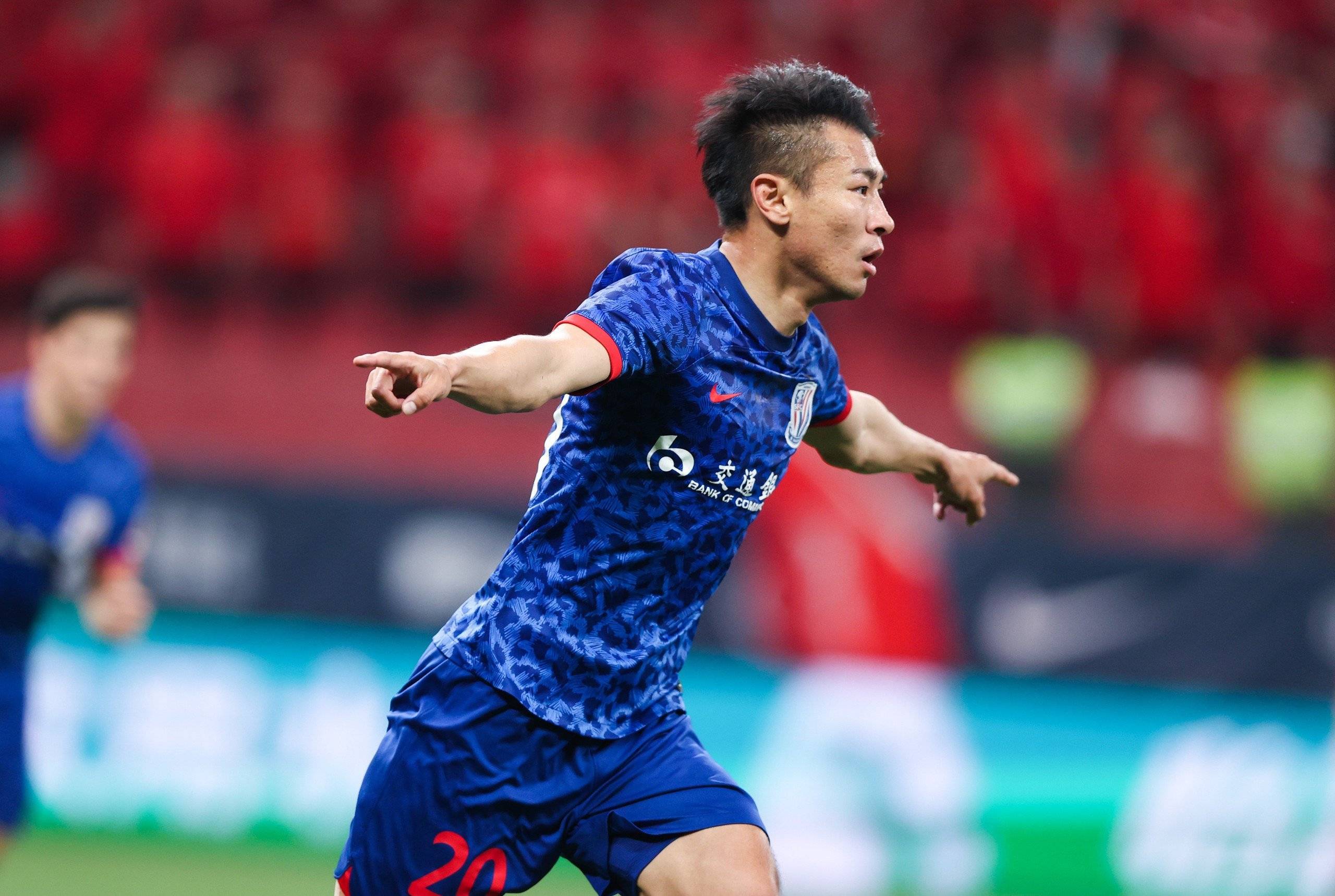 申花正式官宣于汉超下赛季留队！已确认他的全新身份，引发热议