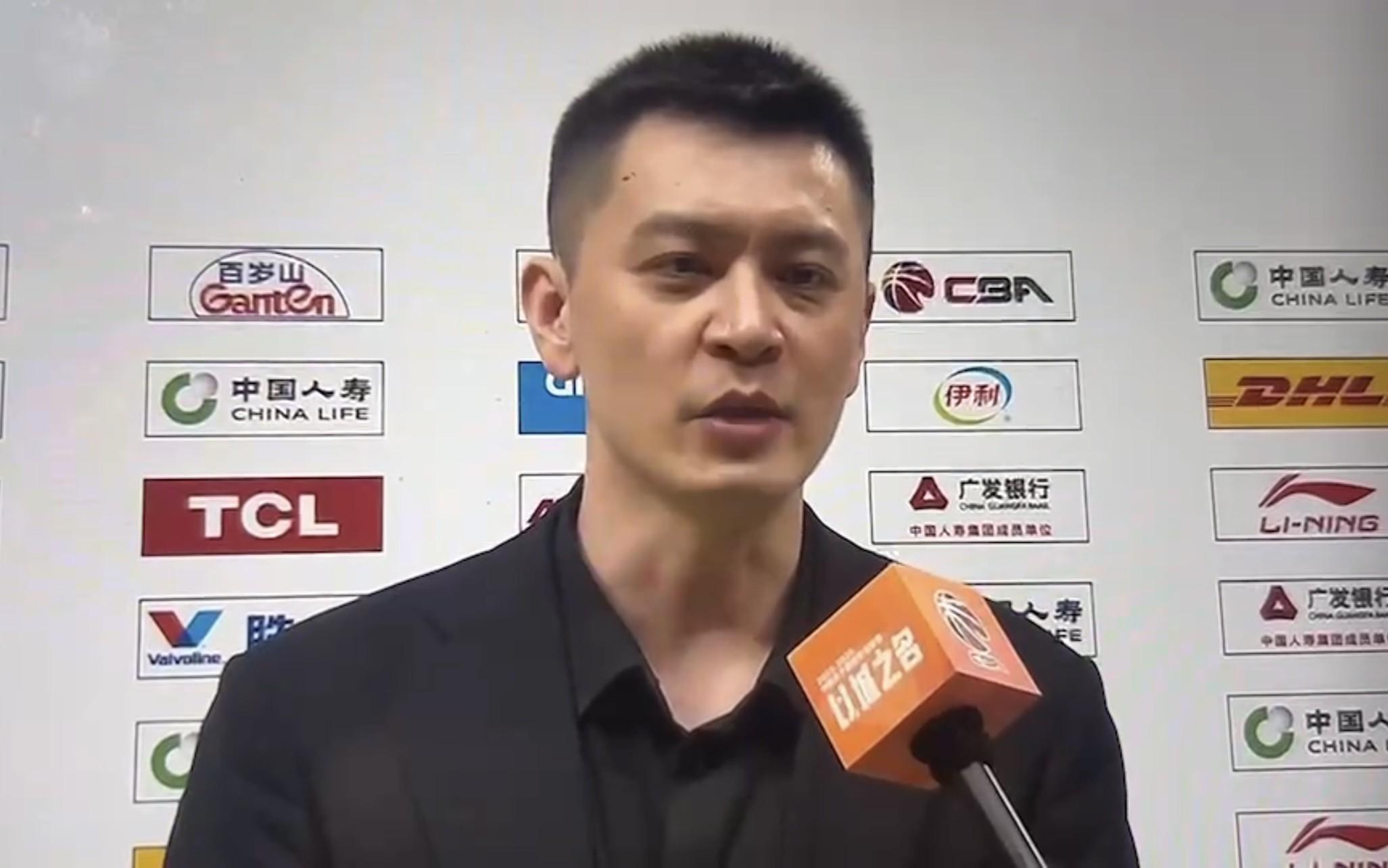 杨鸣：质疑让大家憋着一股劲，在斗志方面没有失去老辽篮的传统和精神