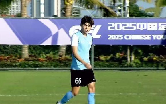 20，大连英博U21锁定冠军朱鹏宇冷静