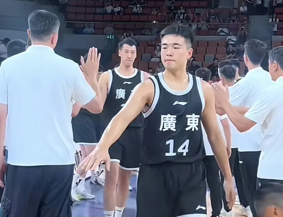 广东队9573四川队，收获2连胜！徐杰张
