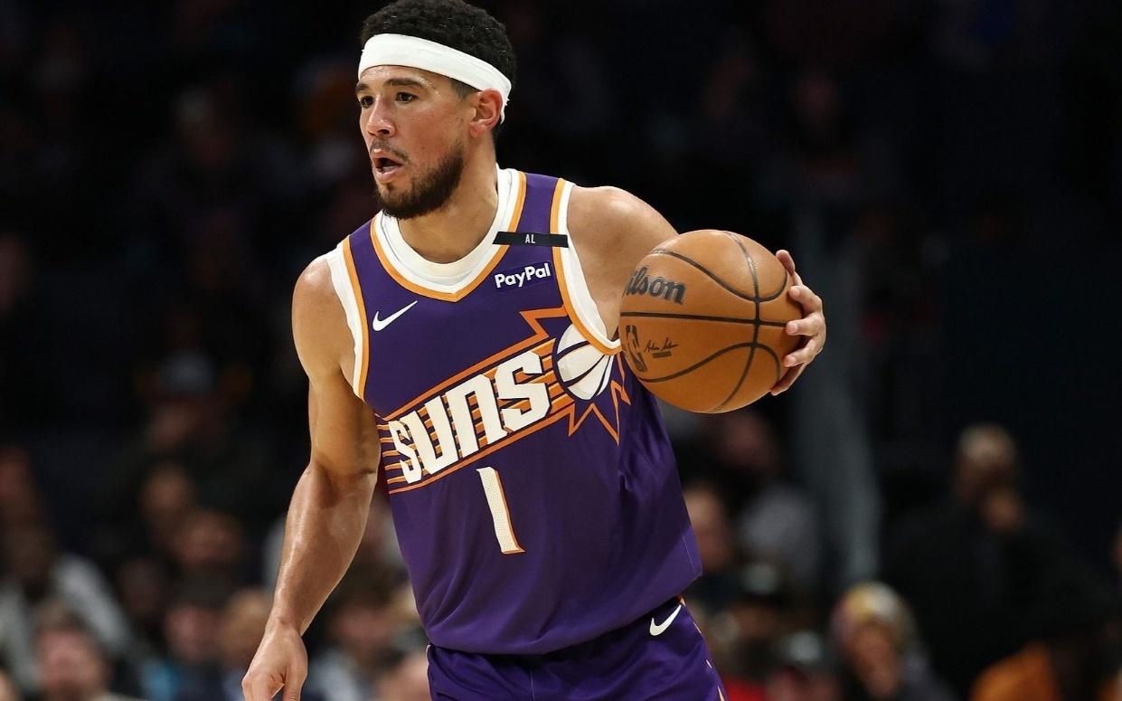 美媒：布克在万圣节当天的比赛场均砍