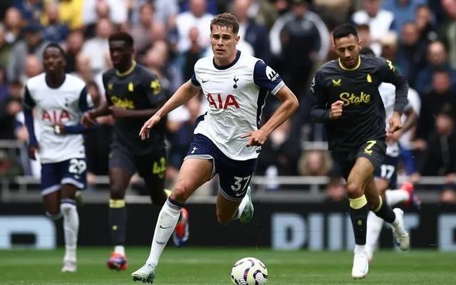 英超第一带刀后卫！24岁中卫狂轰6球