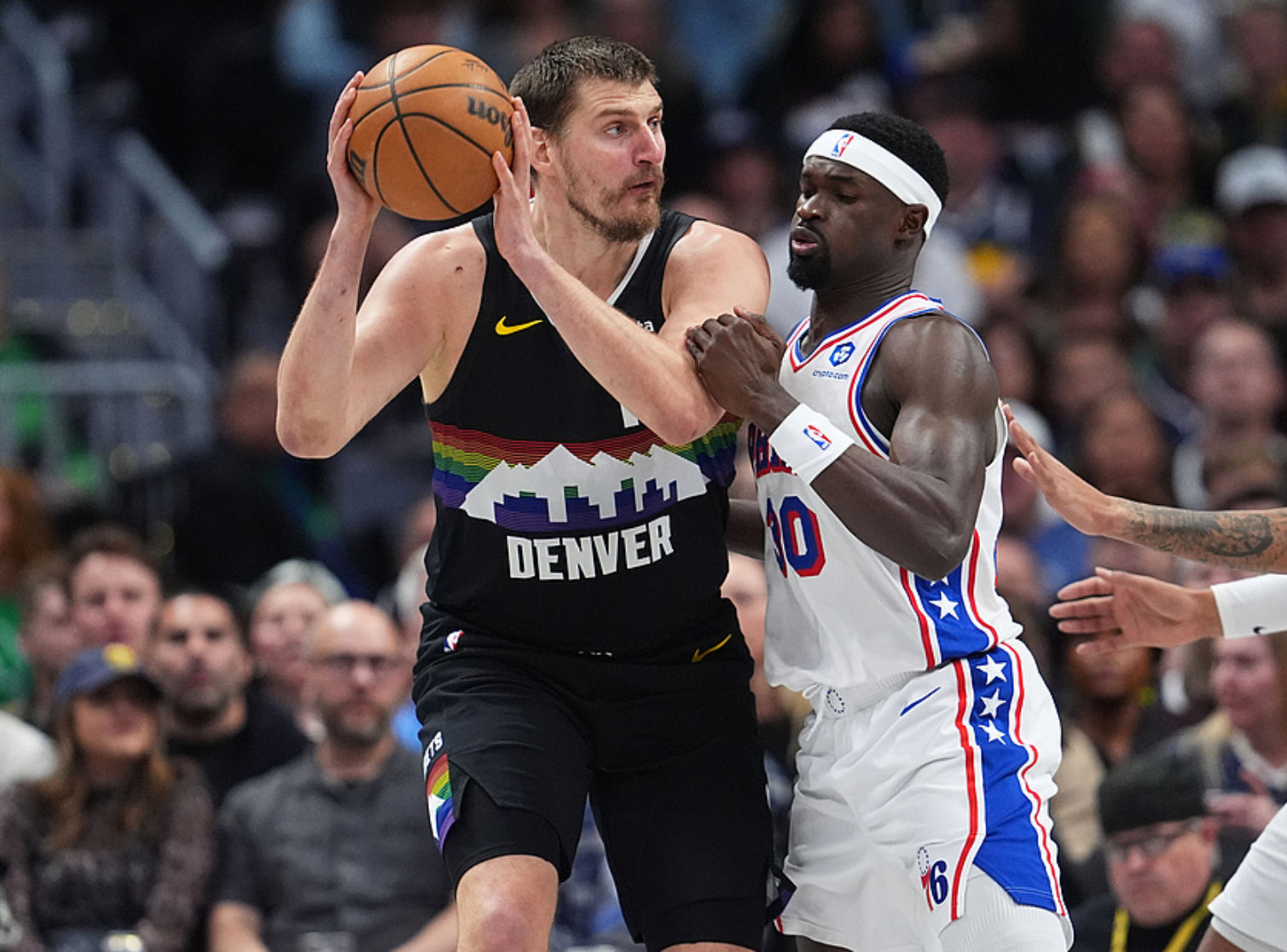 掘金12496大胜76人！此战诞生3个事实：约基奇要拿助攻王了