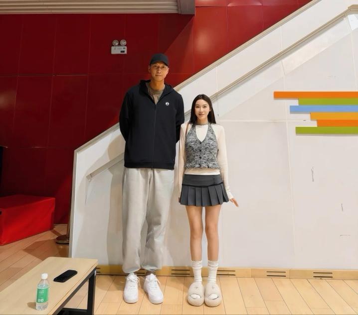 6家CBA球队更新外援名单，易建联合影