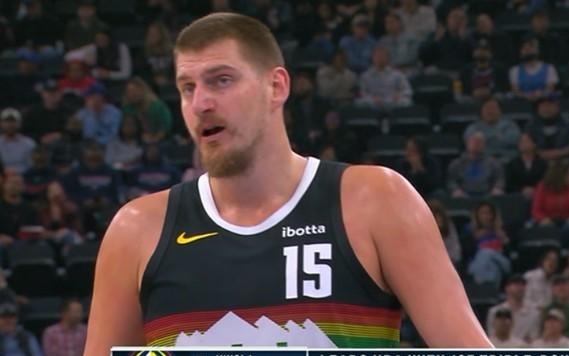 独一档,约基奇过去4个赛季砍下109次三双,第二名小萨仅50次