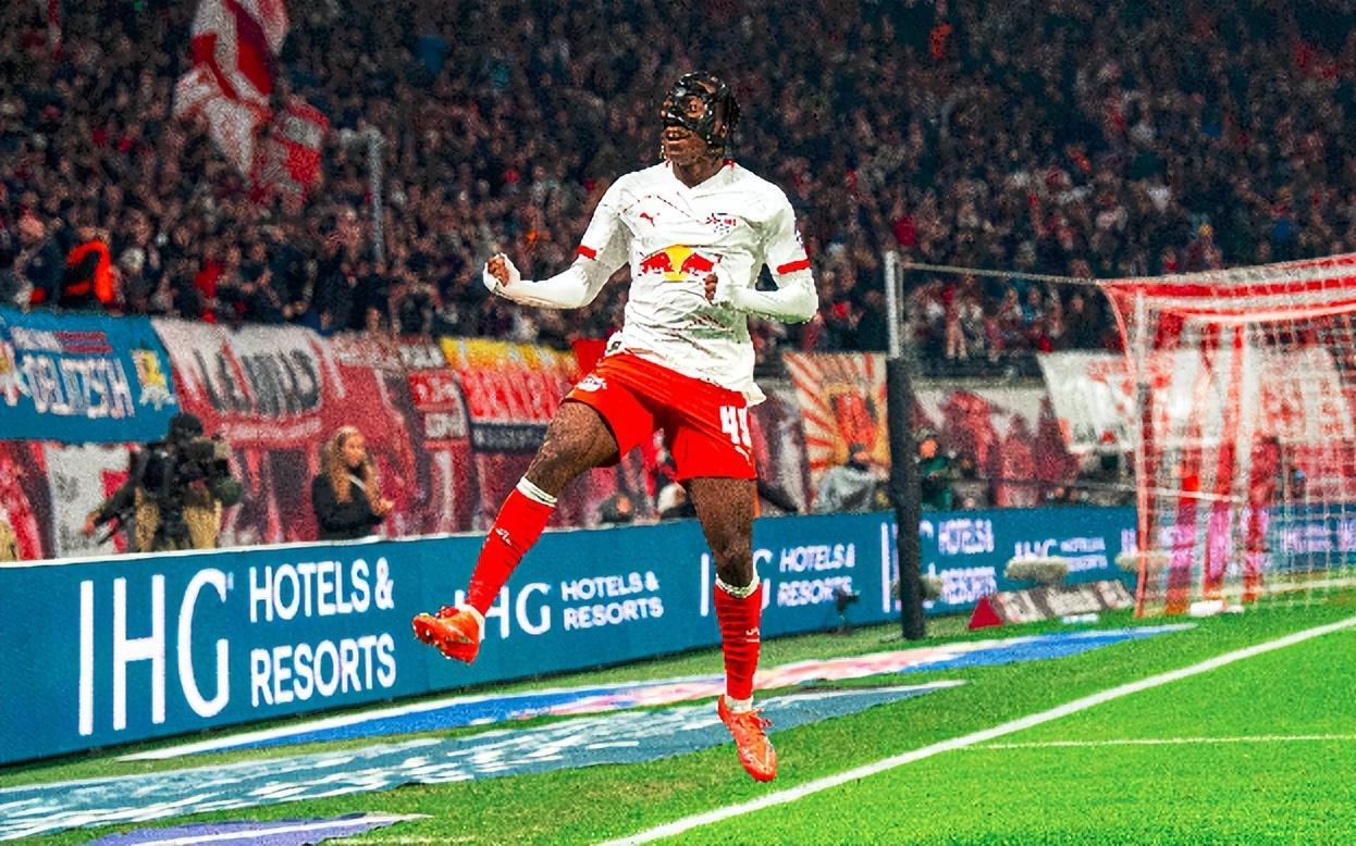 曼联转会：红魔相中10球7助德甲妖锋，中场引援目标或遭死敌截胡