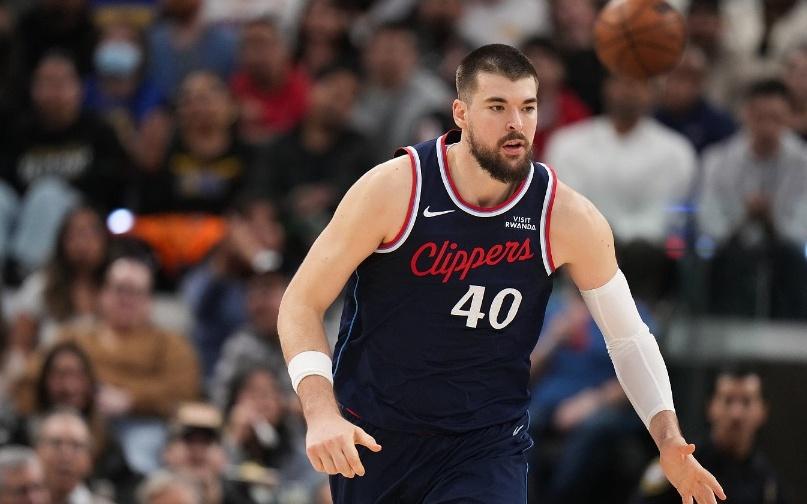 快船真能忍祖巴茨!进攻黄油手+影响空间,防守纯副作用还坚持用