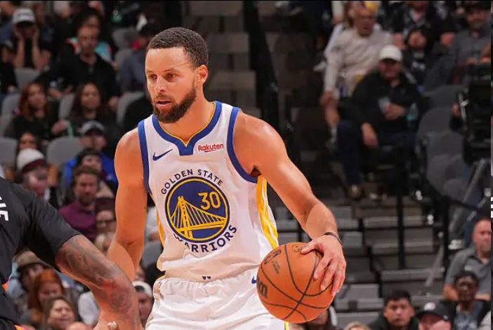 勇士新赛季客场第二胜！库里单节22分