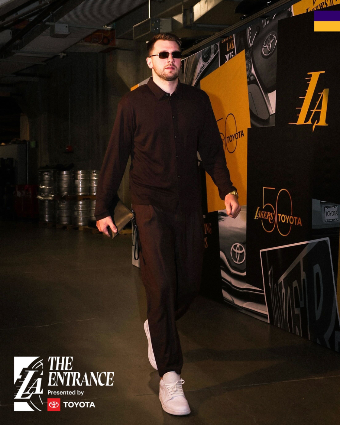 东契奇34+12+7湖人击败鹈鹕7连胜,里夫斯33+5+8艾顿22+12