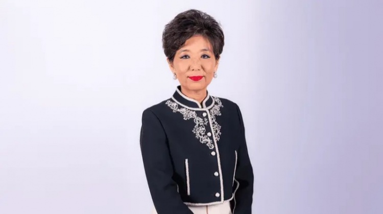 官方：里昂老板已辞去董事会职务，球队任命新主席蜜雪儿康