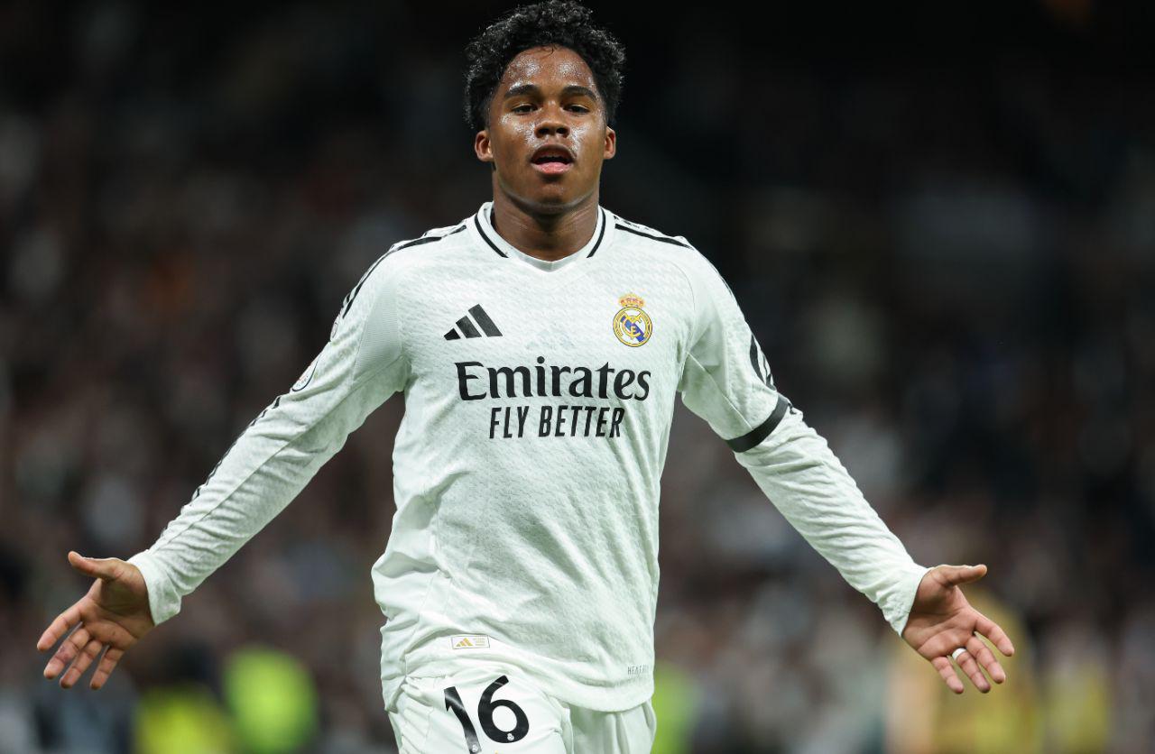 被阿隆索摁死在板凳上！皇马19岁巨星欲离队赛季0出场+消失5个月