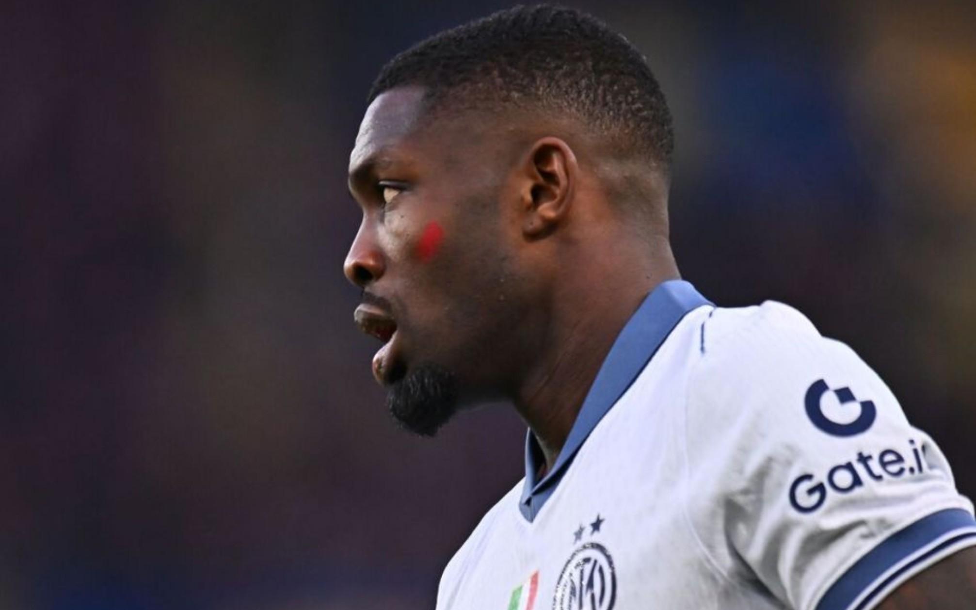 意甲球员在第十二轮比赛中涂上红色