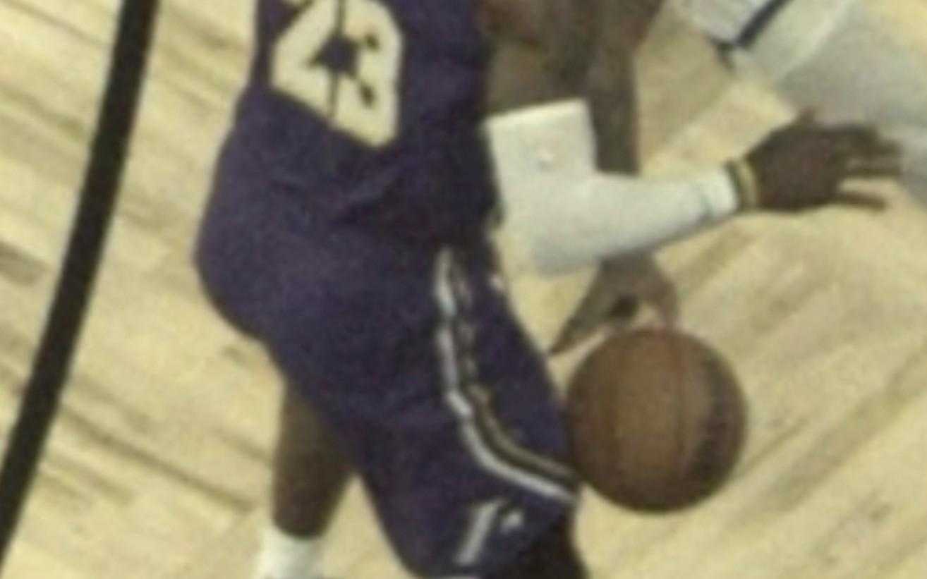 裁判谈最后4.7秒将球权判给湖人：没有明确证据推翻原有判罚