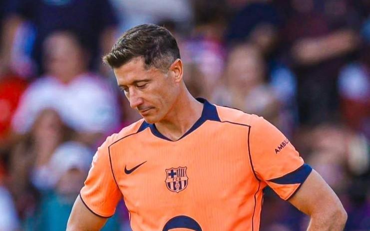 科贝：莱万已连续两轮西甲替补未登场，他对此并不满意