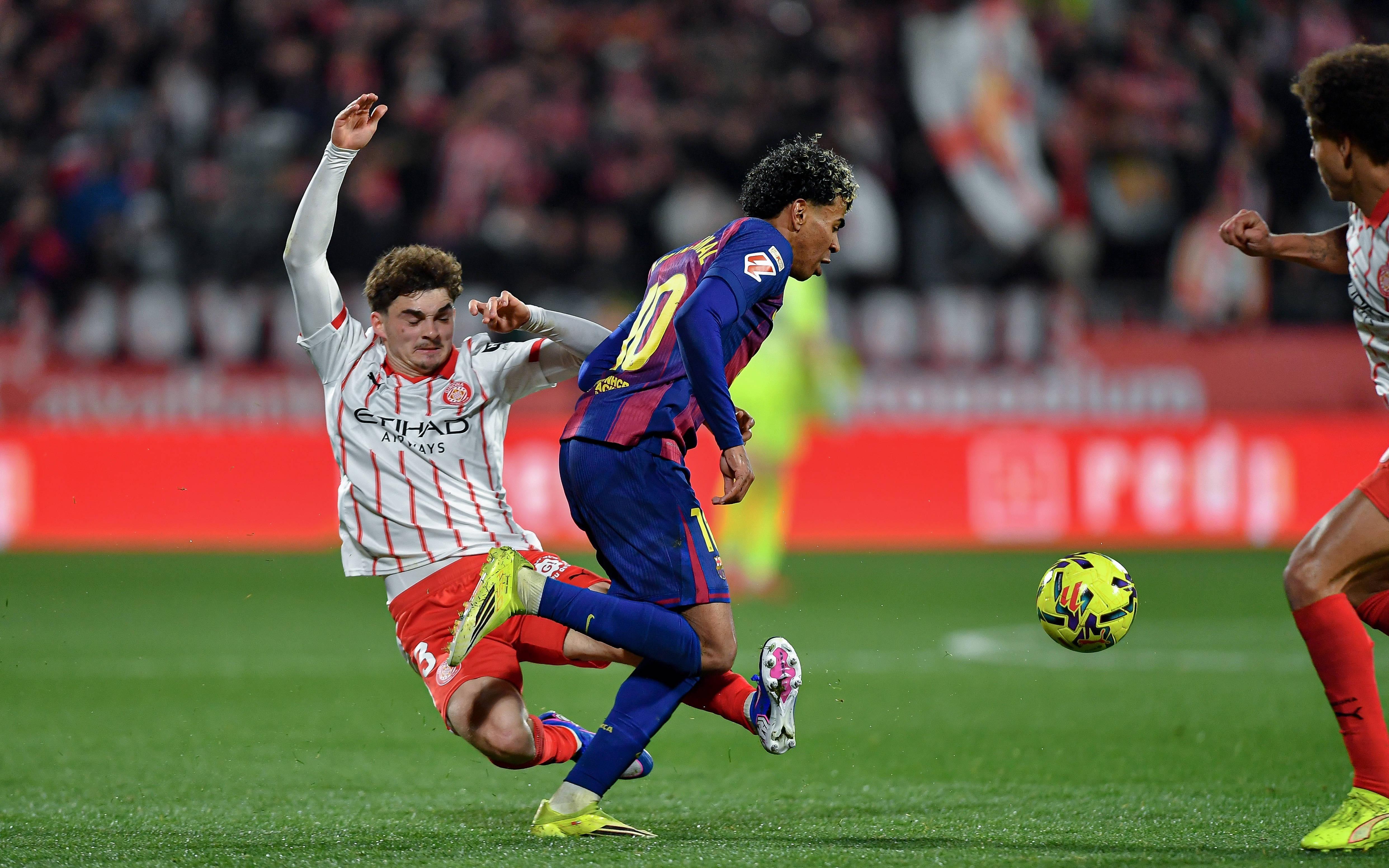 西甲库巴西破门亚马尔失点巴萨12赫罗纳让出榜首