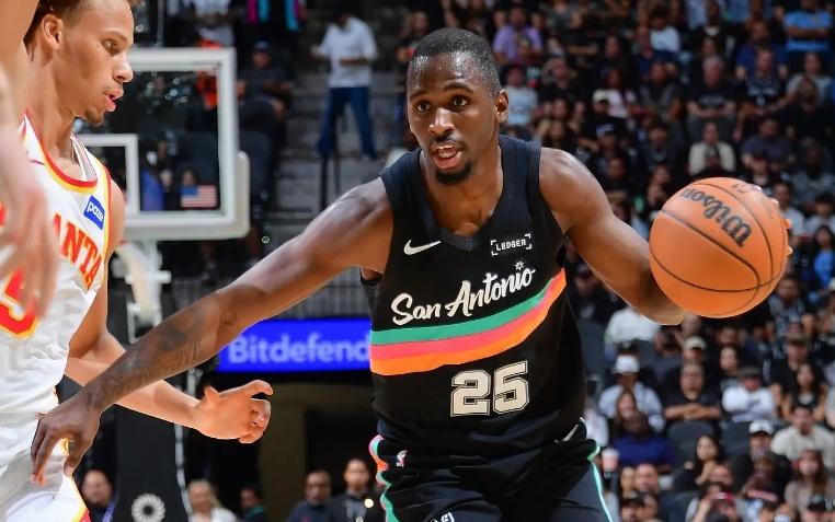 一战成名！马刺后场新星能否抓住机会