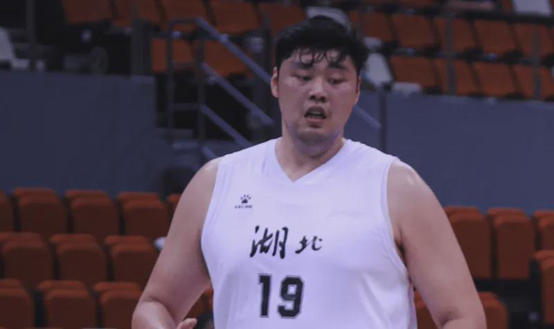 开劳斯莱斯从CBA打到NBL，李月汝前男