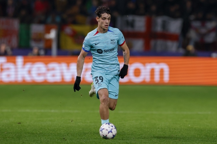 巴萨官方：埃克托福特做了鼻中隔手术，以解决其呼吸和鼻塞问题