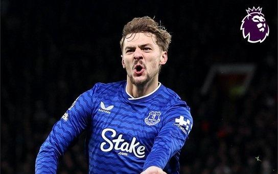 早报曼联0比1十人埃弗顿，盖耶内讧掌