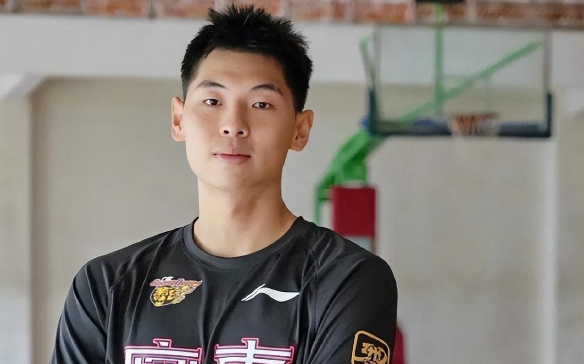 还未痊愈崔永熙深蹲30个+卧推11个+