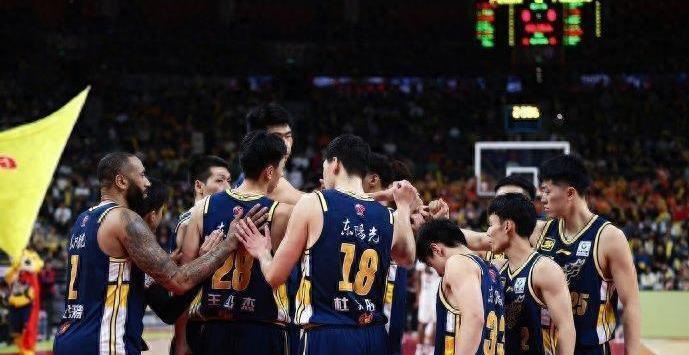 广东兵发夏季联赛！杜锋带队陈家政出战未知王洪泽重点培养