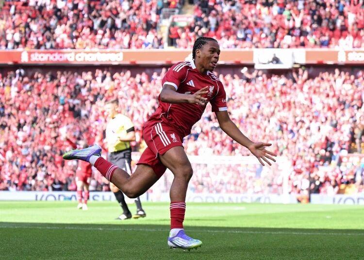 利物浦赚翻了！18岁青训小将成锋线新核，英超争冠指日可待