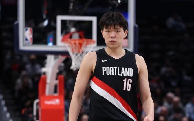 杨瀚森复出0分！开拓者轰200逆转横扫爵士克林根21+15+7帽