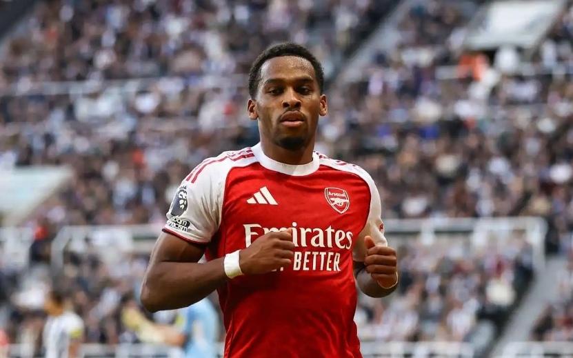 40横扫马竞！阿森纳摧枯拉朽展现争冠实力，大中锋梅开二度解气