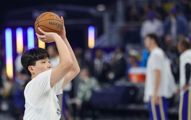 NBA生涯第二个三分命中背后:杨瀚森的“上场逻辑”,其实写在他的角色里